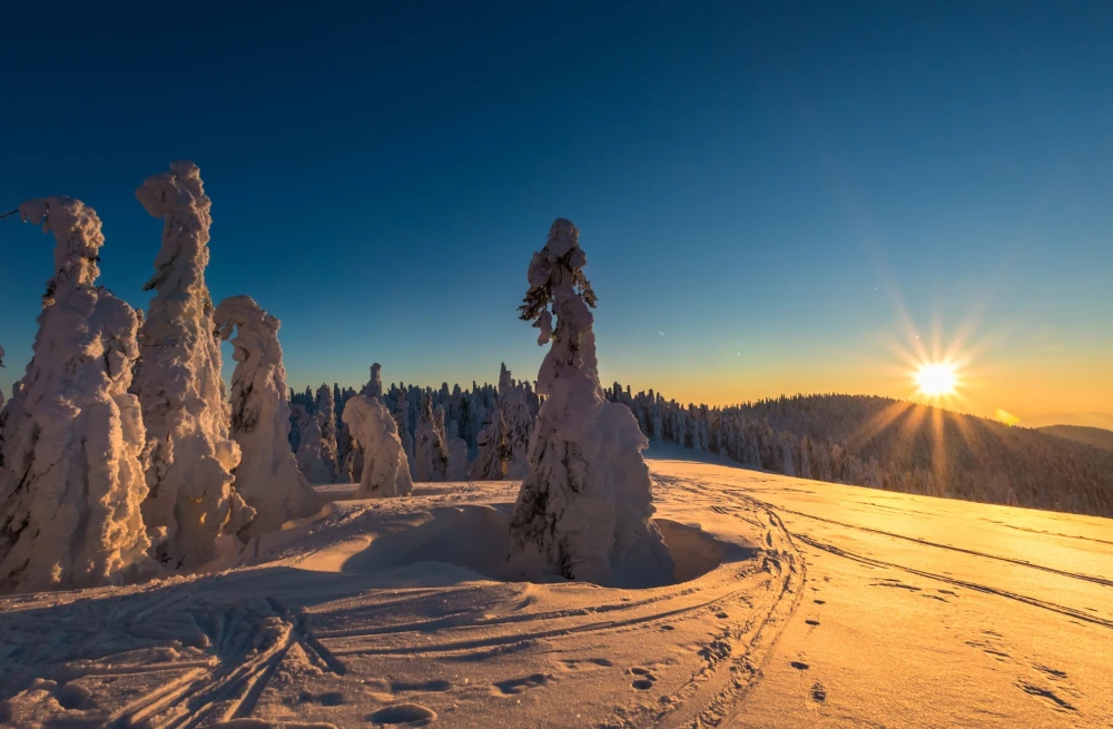 Zimowy zachód słońca w górach – jaworzynka atrakcje